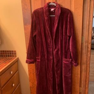 SERRA Long bathrobe, size medium. 100 percent Polyester, so soft and comfortable
